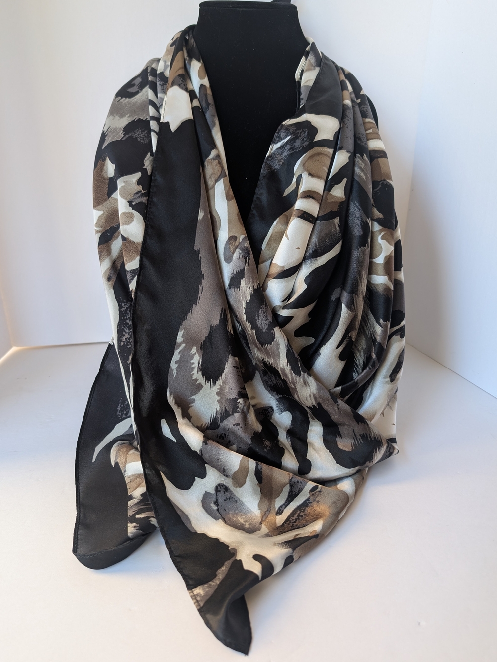 Chico's NWT 100% Silk Animal Print Square Scarf 33 X 33 Neutral Leopard Abstract